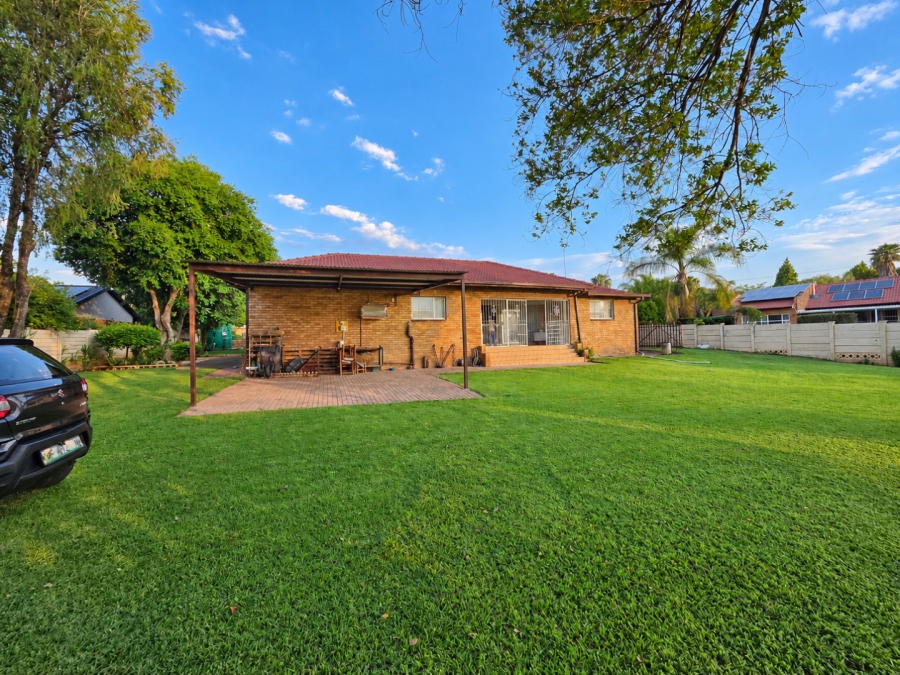 4 Bedroom Property for Sale in Wilkoppies North West